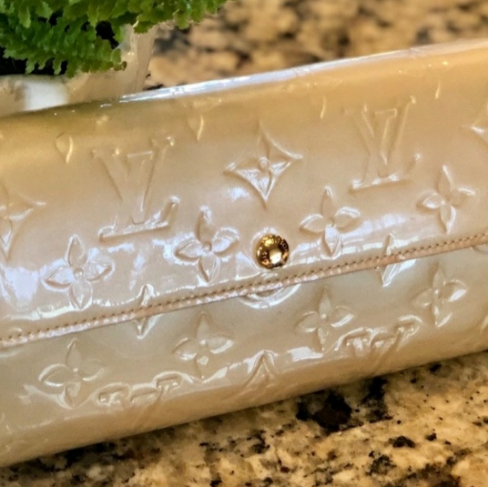 Louis Vuitton Sarah Wallet